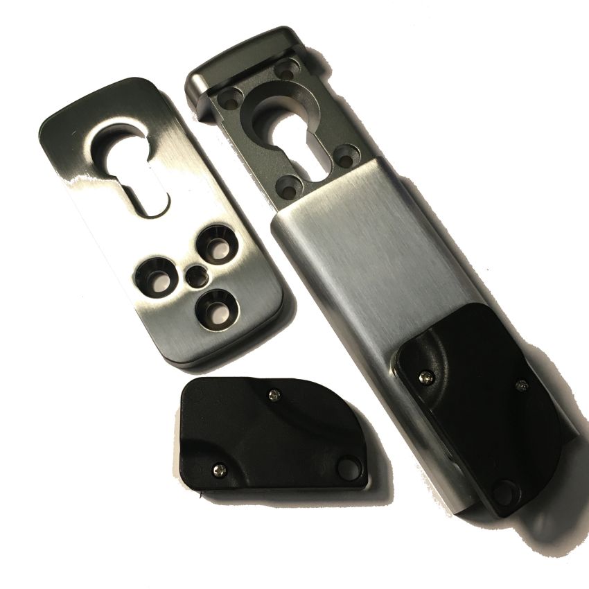 Escudo de segurança Disec cromado retangular, com proteção magnética, para cilindro de perfil europeu